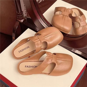 Sieviešu platās sandales ar pirksta aizsargu visām sezonām (augšējais materiāls: liellopu kažokāds; iekšpuse: āda; zole: mikrošķiedras āda; plakana zole; zoles biezums 3-5 cm)