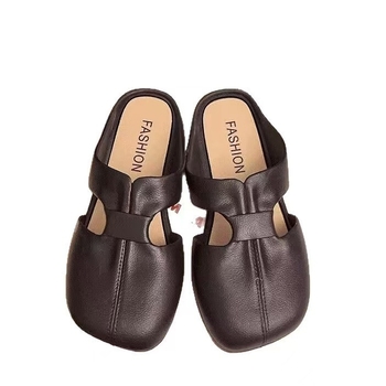 Sieviešu platās sandales ar pirksta aizsargu visām sezonām (augšējais materiāls: liellopu kažokāds; iekšpuse: āda; zole: mikrošķiedras āda; plakana zole; zoles biezums 3-5 cm)