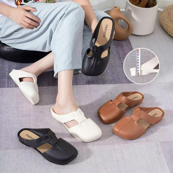 Sieviešu platās sandales ar pirksta aizsargu visām sezonām (augšējais materiāls: liellopu kažokāds; iekšpuse: āda; zole: mikrošķiedras āda; plakana zole; zoles biezums 3-5 cm)