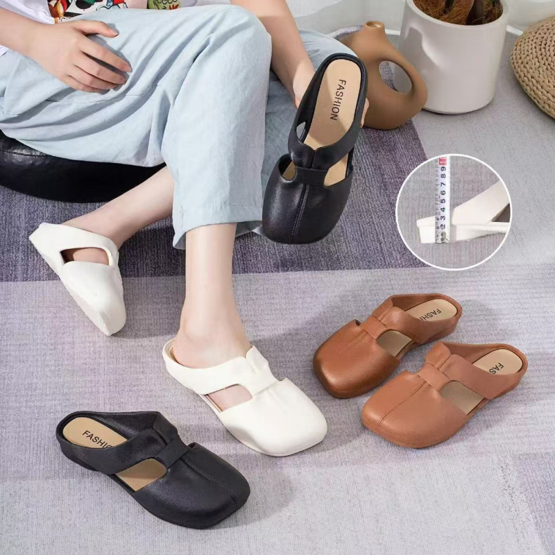 Sieviešu platās sandales ar pirksta aizsargu visām sezonām (augšējais materiāls: liellopu kažokāds; iekšpuse: āda; zole: mikrošķiedras āda; plakana zole; zoles biezums 3-5 cm)