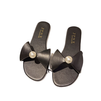 Sieviešu korejiešu stila plakās slidas ar mākslīgu PU augšpusi, gumijas zole, iekšējā odere no mākslīgā īsa pūka, elpojošas un vieglas.