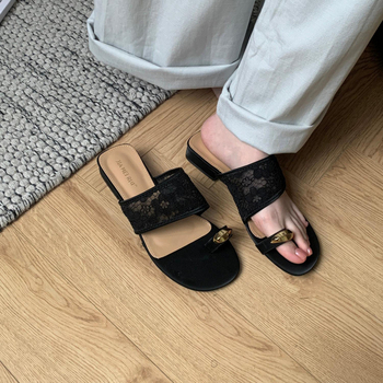 Sieviešu Slip-On sandales ar aizvērtu pirkstu un režģa augšdaļu, ikdienas stil, plakana papēde, vasara 2025