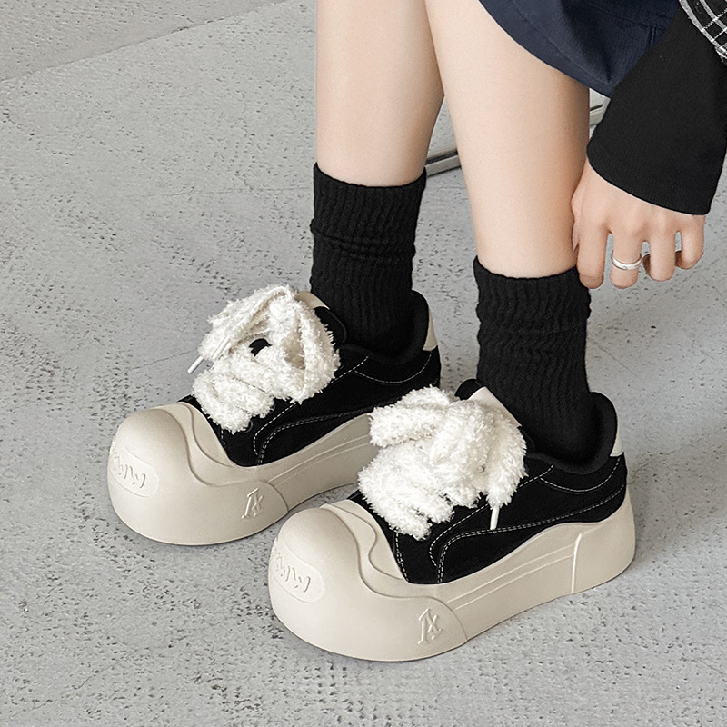 Unisex casual tenisice s debelim potplatom za povećanje visine; zaobljeni vrh; niski gornji dio; gornji materijal: super vlakno; potplat: guma; uložak: PU; sve sezone