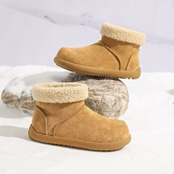 Μποτάκια χιονιού με επένδυση από τεχνητή γούνα, ματ επάνω μέρος, μεσαίο ύψος τακουνιού 3-5 cm, σόλα από πλαστικό με έγχυση, Χειμώνας 2025