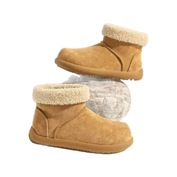 Μποτάκια χιονιού με επένδυση από τεχνητή γούνα, ματ επάνω μέρος, μεσαίο ύψος τακουνιού 3-5 cm, σόλα από πλαστικό με έγχυση, Χειμώνας 2025