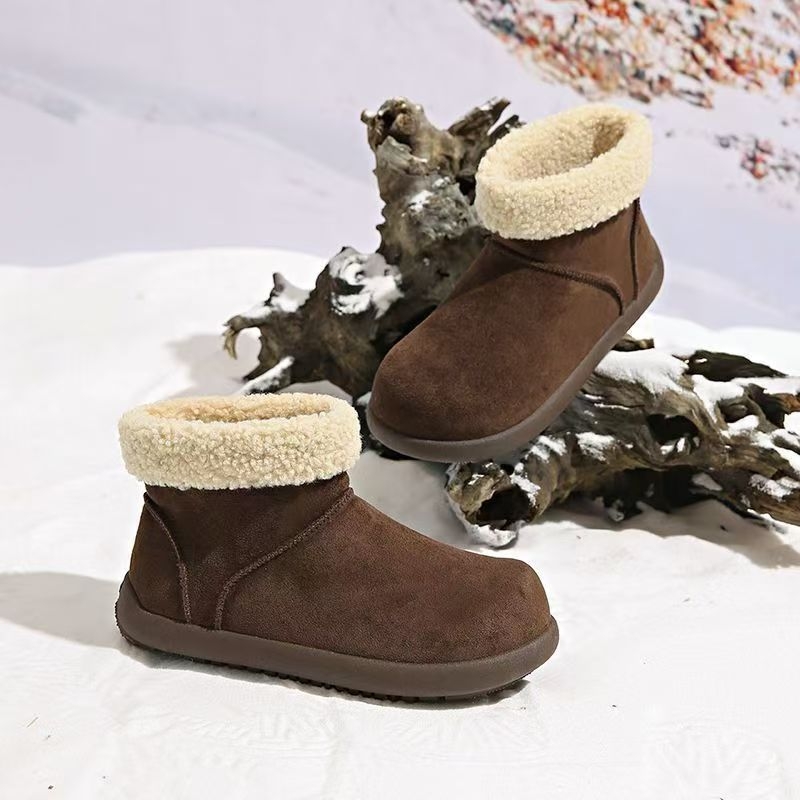 Μποτάκια χιονιού με επένδυση από τεχνητή γούνα, ματ επάνω μέρος, μεσαίο ύψος τακουνιού 3-5 cm, σόλα από πλαστικό με έγχυση, Χειμώνας 2025