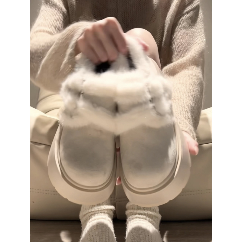 Női fleece-es hócsizma, vastag talppal, csúszásmentes kivitel, Velcro-zárás, gumi talp (felső rész: mesterséges PU; belső/talpbetét: rövid plüss)