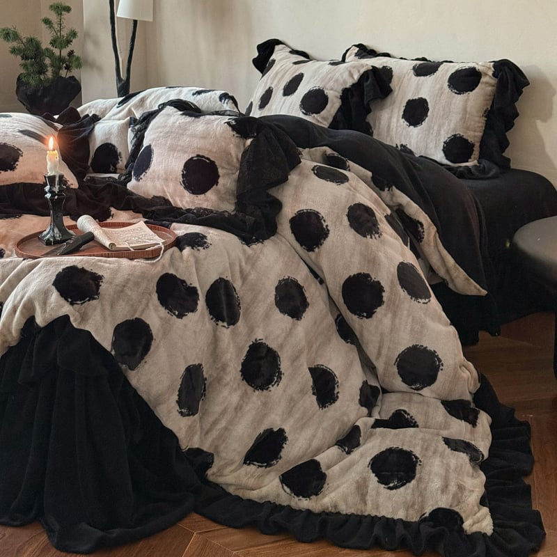 Zimski četverodjelni set posteljine od Mink Velveta, princes stil, obostrani, koralno–mlijeko velur s točkicama, navlaka za pokrivač i suknja za krevet