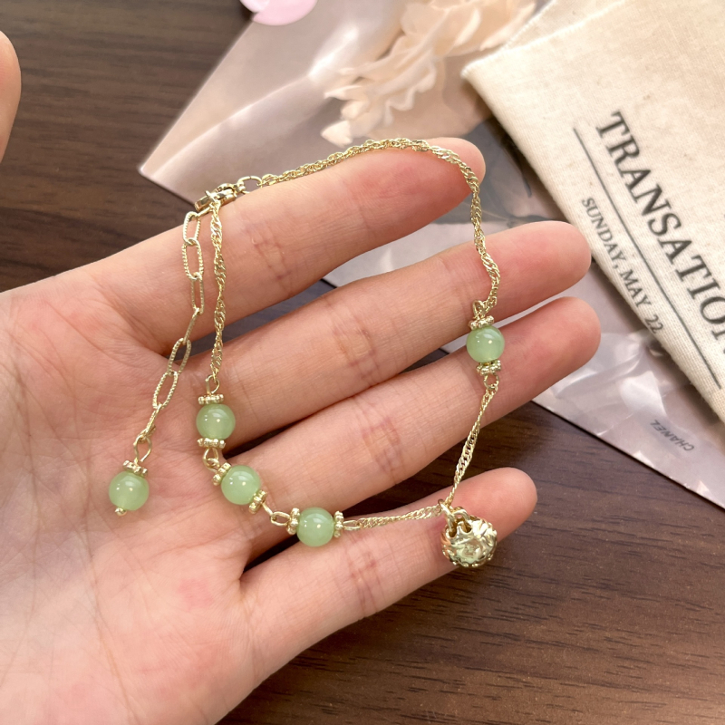 Brățară de gleznă cu piatră naturală și clopoțel; stil retro unisex; forme: floare, U, picătură; cod producție YD107; vara 2025