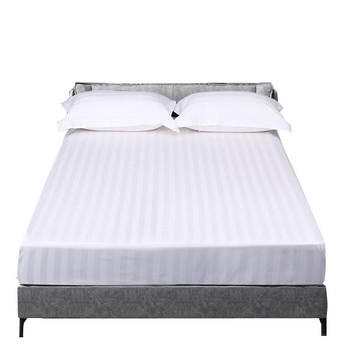 Hotel gumis lepedő – satin szövésű poliészter, csíkos minta, reaktív színezés