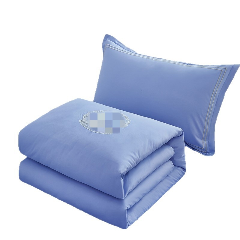 Poliesterio–medvilnės satino trijų dalių patalynės komplektas su reaktyviu spausdinimu ir dažymu, vientisas raštas, studentų bendrabutis