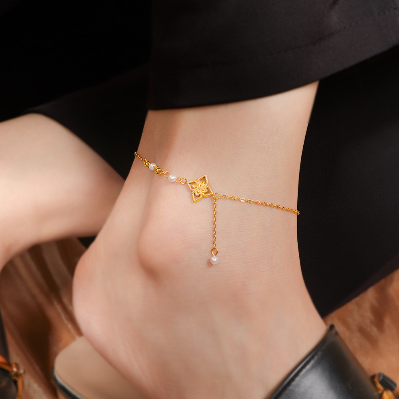 Anklet od titan čeličnog – izrezbaren cvijet, biserna kićanka, ženski geometrijski dizajn, lagani luksuzni stil, individualno pakiranje, zimsko izdanje 2025