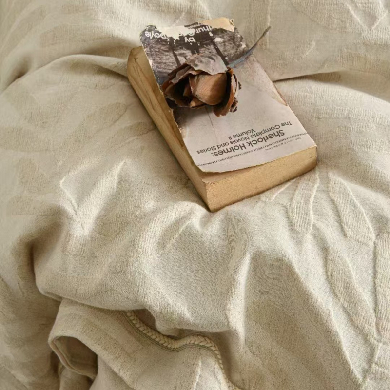 Keturių dalių patalynės komplektas su prancūziška nėrinių, medvilnės-linų, Jacquard audinys, reaktyvus dažymas, 500-800 g, A klasės motinai ir kūdikiui