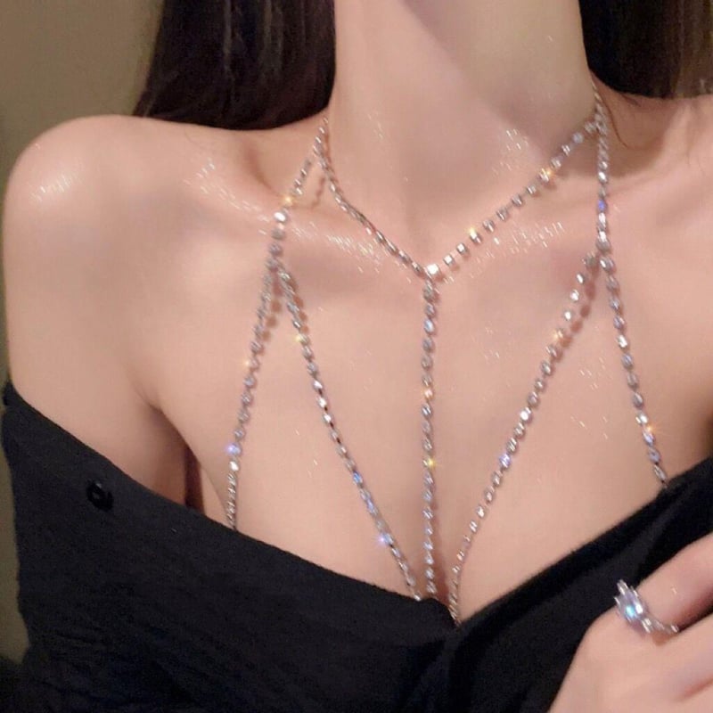 Ženski body chain s lancem za ključnu kost i bikini lancem, s sjajnim dijamantnim detaljima, proljeće 2025
