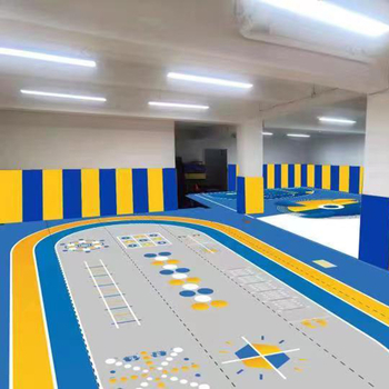 Gyerekeknek szóló puha, párnázott falpanelek – egyszínű mintával, alkalmas óvodai táncórákhoz és harcművészeti edzőtermekhez.