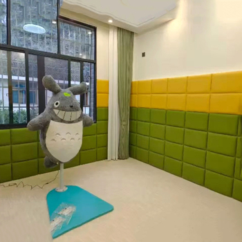 Óvoda és Taekwondo edzőterem falvédő párnázott panelek, ütközésvédő puha falpanelek, bőr + szivacs + alaplemez, modern minimalista stílus, testreszabható, egyszínű mintázat