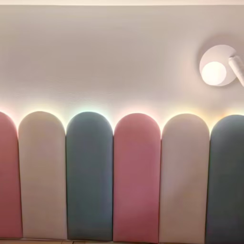 Ágy melletti puha falpanel LED-sáv csatornával – Modern minimalista dizájn, bőr + hab mag