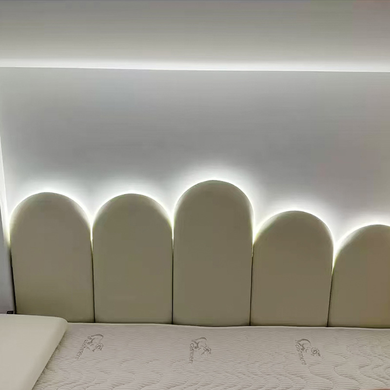 Ágy melletti puha falpanel LED-sáv csatornával – Modern minimalista dizájn, bőr + hab mag