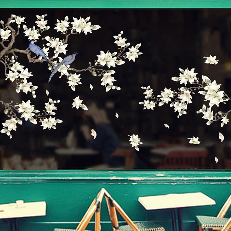 Dekoratyvinė sienų lipdukas – magnolijų medis su gėlėmis ir paukščiais, du gabalai, PVC, šiaurietiško plokščiojo stiliaus, svetainė, miegamasis, balkonas ir komercinės patalpos