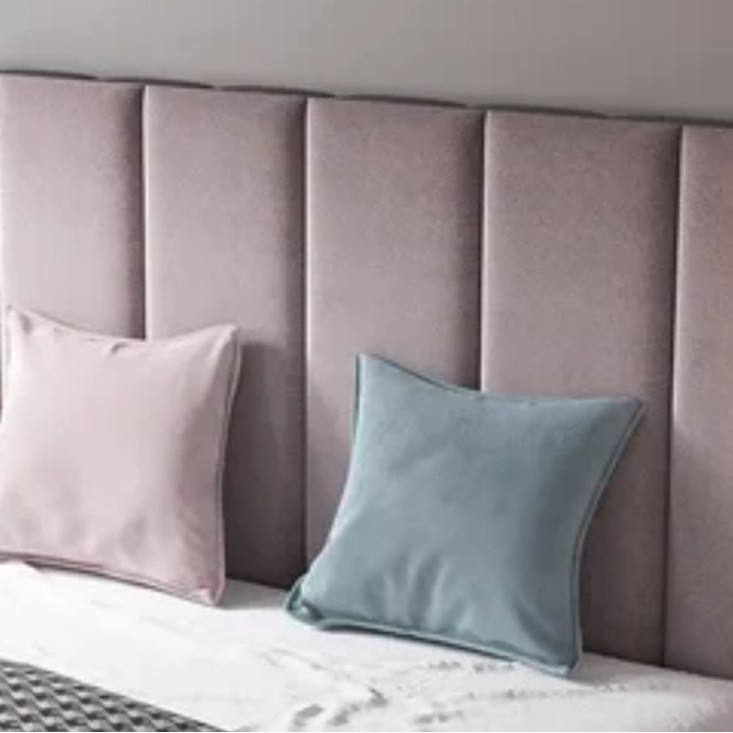 Tapícázott falpanel, szabálytalan alakú; Anyag: bőr, hab, alátétlemez; Stílus: modern minimalista; Mintázat: egységes; Testreszabható: igen; Térhasználat: nappali, hálószoba, dolgozószoba, kereskedelmi terek