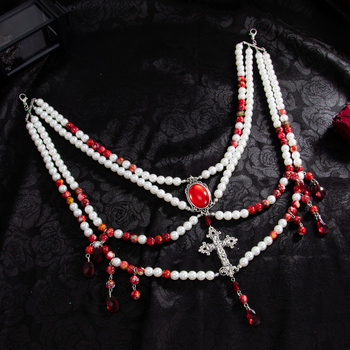 Deréklánc műgyönggyel, ötvözet és akril gyémántokkal, goth stílus, több övcsat, 2025 ősz kiadás