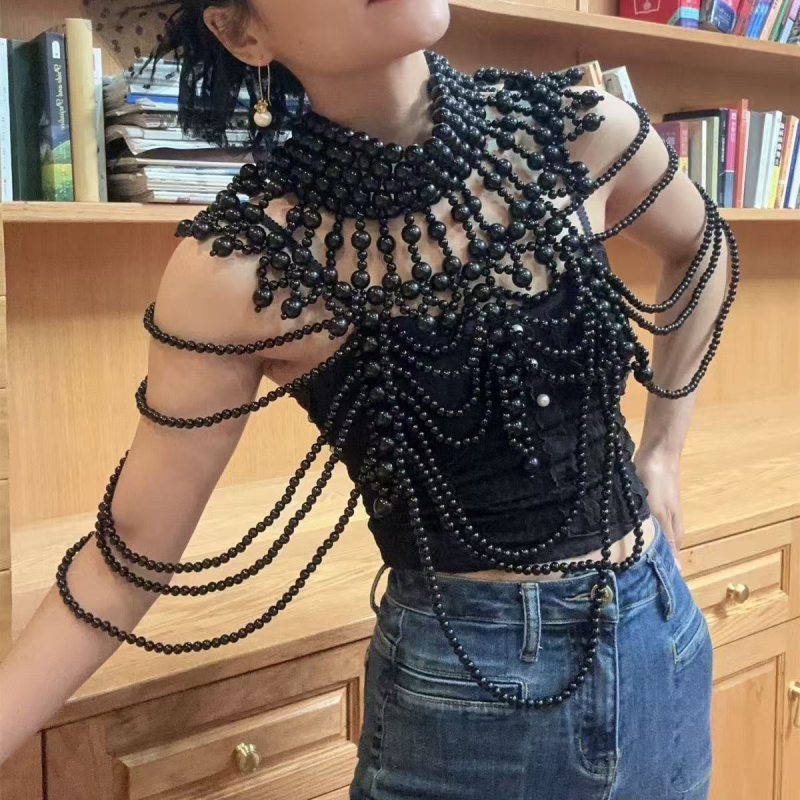 Lanț pentru corp cu perle, țesut manual, 950 g, lansare iarna 2025