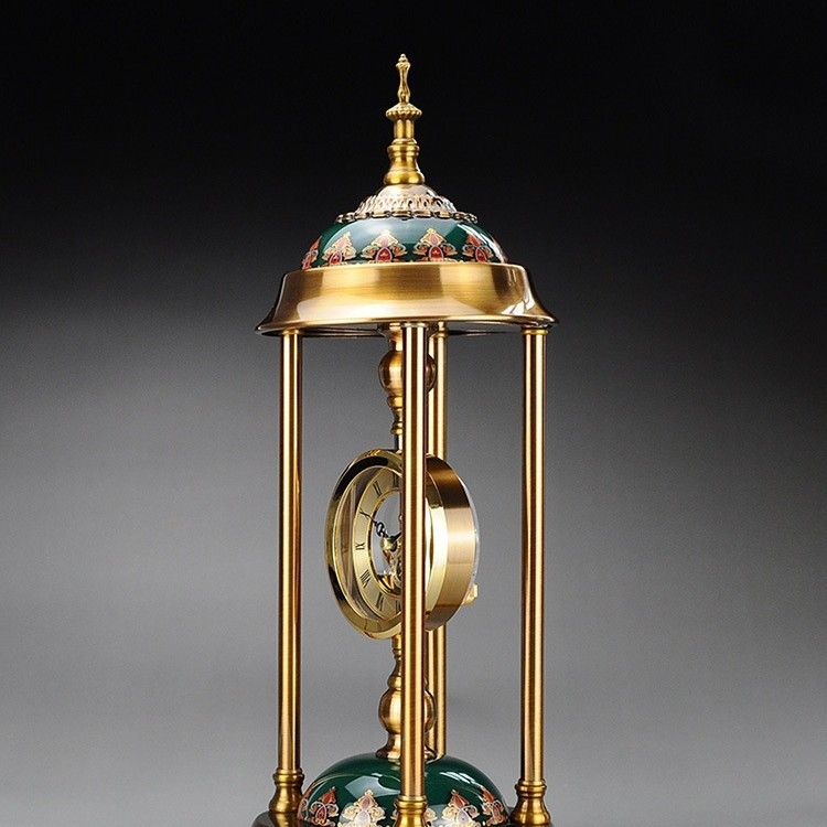 Ceas de birou cu stil european, cu carcasă metalică și cadran metalic, alimentat de baterie