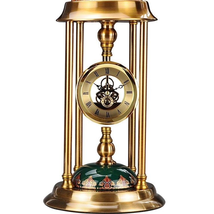 Ceas de birou cu stil european, cu carcasă metalică și cadran metalic, alimentat de baterie