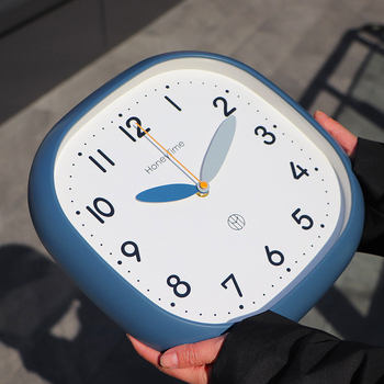 Minimalističan zidni sat s kvarcnim mehanizmom, baterijsko napajanje, jednostrana, prilagodljiv logotip, pogodan za dnevnu sobu, spavaću sobu, radnu sobu, restoran i ulaz.