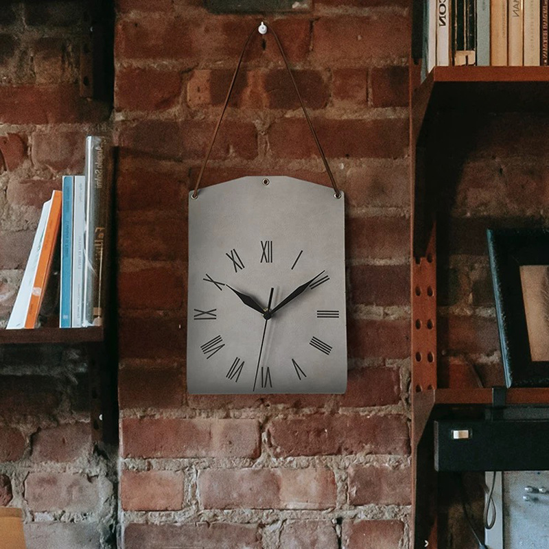 Zidni sat od PU kože — pravokutni, jednostrani, moderni minimalistički dizajn; baterijsko napajanje elektronike; DIY prilagodba uz tiskano logo