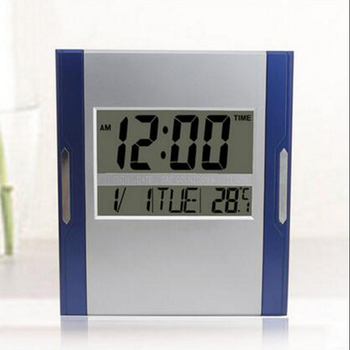 Nástenné hodiny – moderné tiché digitálne hodiny s LED LCD displejom a veľkými číslami; teplomer, kalendár, budík; napájané batériami; vhodné do obývačky, spálne, študovne, kancelárie.