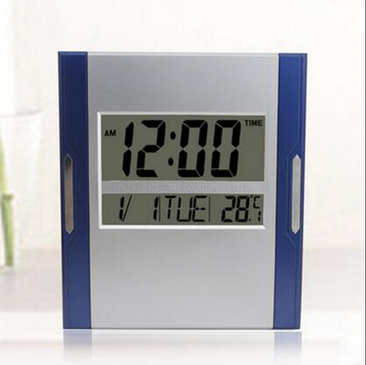 Nástenné hodiny – moderné tiché digitálne hodiny s LED LCD displejom a veľkými číslami; teplomer, kalendár, budík; napájané batériami; vhodné do obývačky, spálne, študovne, kancelárie.