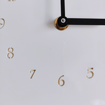 Nástenné hodiny s dreveným tvarom oblaku, nordický štýl, plynulý chod, na batérie, drevený ciferník a akrylové sklo