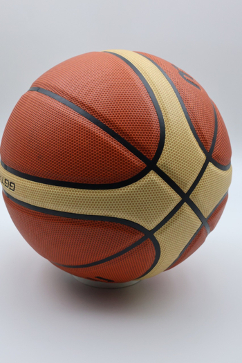 PU materiāla basketbols – pieaugušajiem, iekšējai un āra lietošanai, bez logotipa