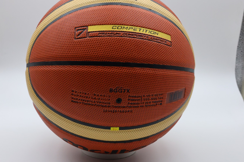 PU materiāla basketbols – pieaugušajiem, iekšējai un āra lietošanai, bez logotipa