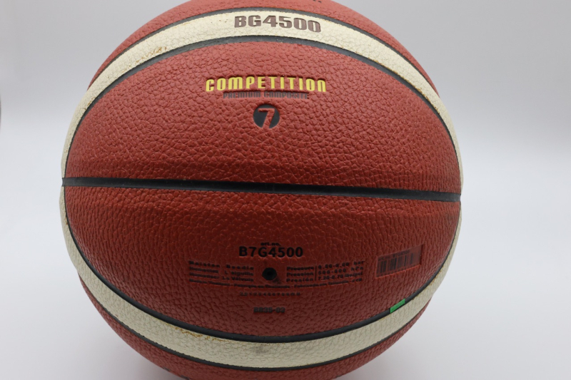 PU materiāla basketbols – pieaugušajiem, iekšējai un āra lietošanai, bez logotipa