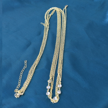 Metallist üheosaline keha kett – kampsuni stiil, kevad 2025