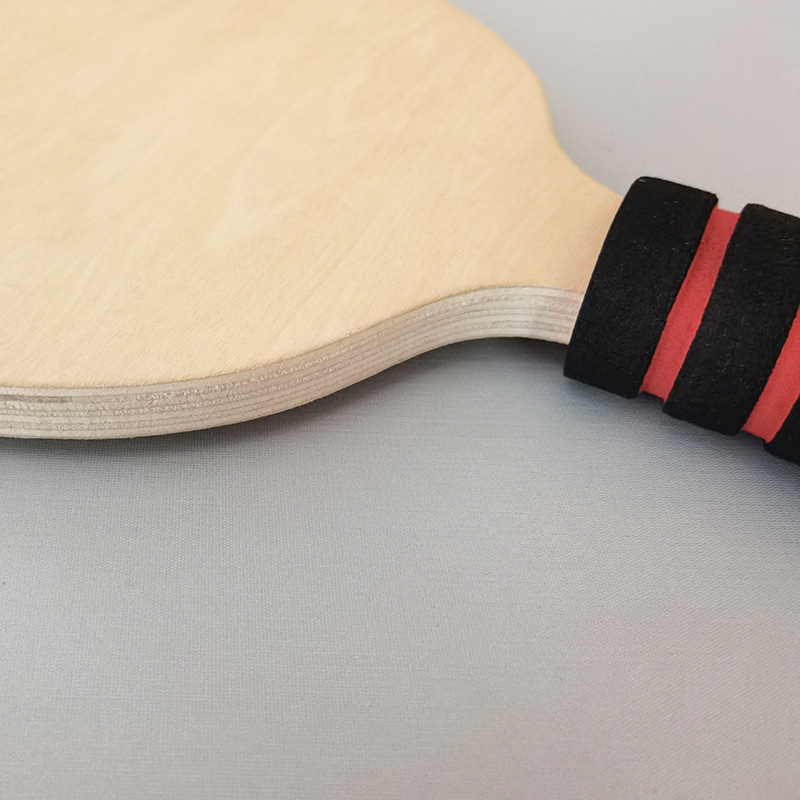 Stalo teniso raketė su medine baze, tiesioginio šaudymo tipas, universalios specifikacijos, logotipo pritaikymas, tinkama fitnesui ir vidaus raketų sportams (stalo tenisas, badmintonas)