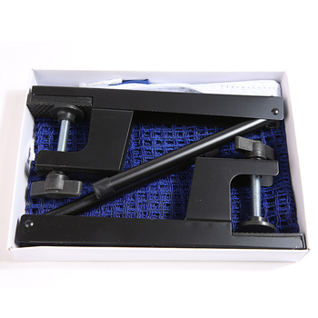 Nešiojamas stalo teniso tinklo rėmelis vidaus ir lauko naudojimui — plastikinė konstrukcija, standartinis universalus rėmas, suderinamas su stalo teniso laikikliais.