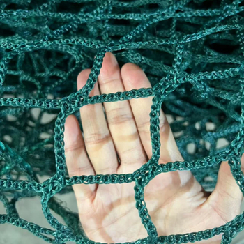 Plasă de protecție pentru garduri de terenuri sportive, modelul 002, material: poliietilenă și poliester, rezistență 100, protecție de siguranță