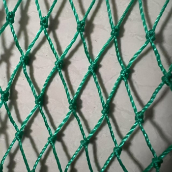 Plasă de protecție pentru garduri de terenuri sportive, modelul 002, material: poliietilenă și poliester, rezistență 100, protecție de siguranță