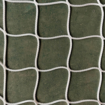 Plasă de protecție pentru garduri de terenuri sportive, modelul 002, material: poliietilenă și poliester, rezistență 100, protecție de siguranță