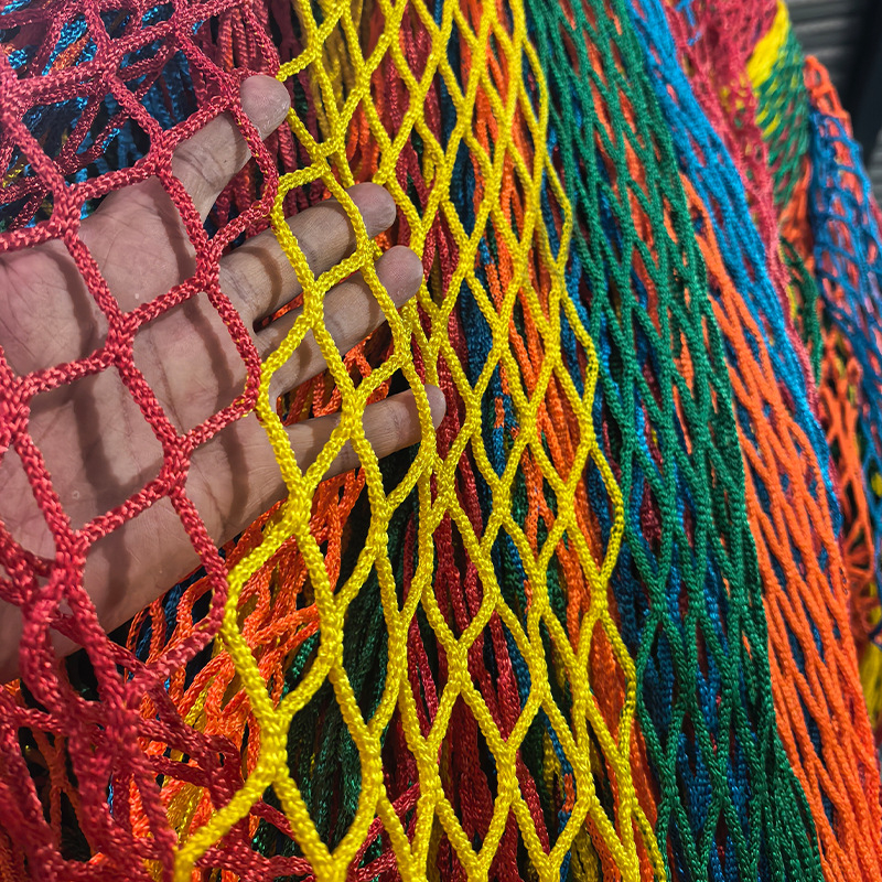 Nailonist kaitsev võrk – sõlmedeta võrk lõbuvarustuse jaoks