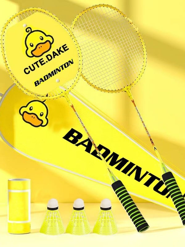 Set badminton raketa s tri lopte – Mala žuta patka, lagani okvir, 95–100 g, ravna šipka, 65×20, za početnike