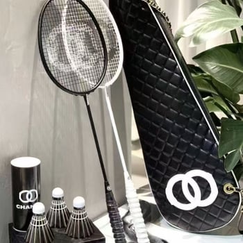 Комплект за бадминтон с чанта за ракети и перце за бадминтон – 3 ракети, карбонова рамка, нейлонови струни