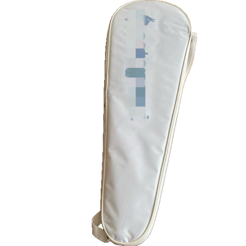 Бадминтон ракета — алуминиево-карбонова композитна рамка, тегло 75–79 g, захват G4, Nylon струни, прав вал