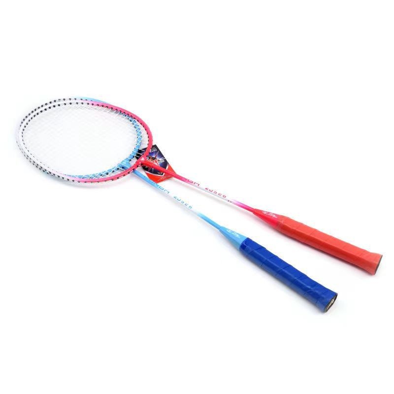 Set dvije rakete za badminton – okvir od ferroalijata, najlonske navoje, težina 75–79 g, srednja tvrdoća, direktan udarac