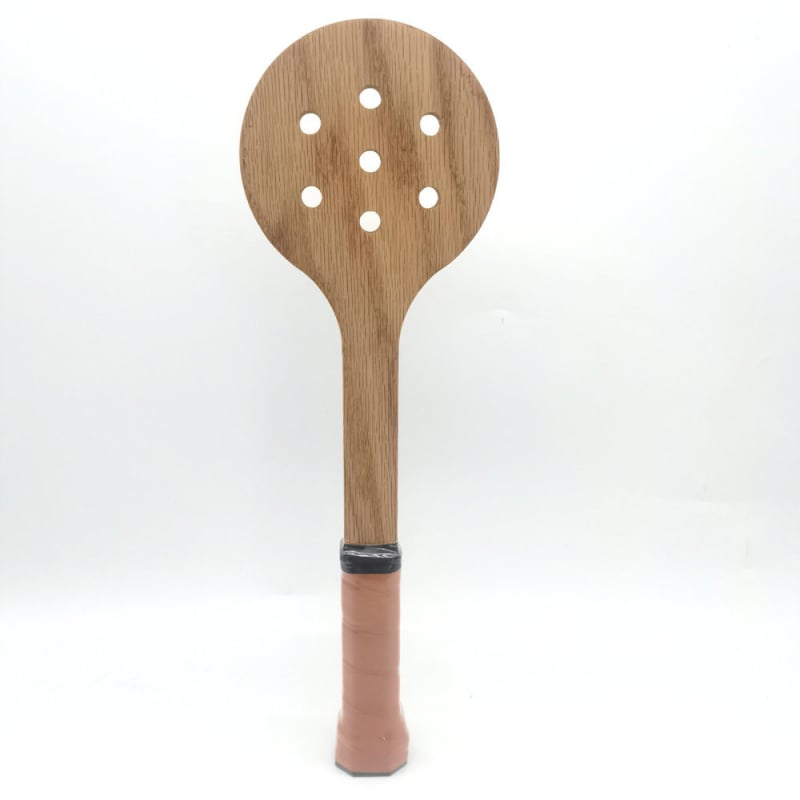 POWERTI teniso raketė – plokštės stiliaus rėmas, medinis korpusas, nailono šleifai, vidutinė kietumas, tinka badmintonui ir tenisui, unisex