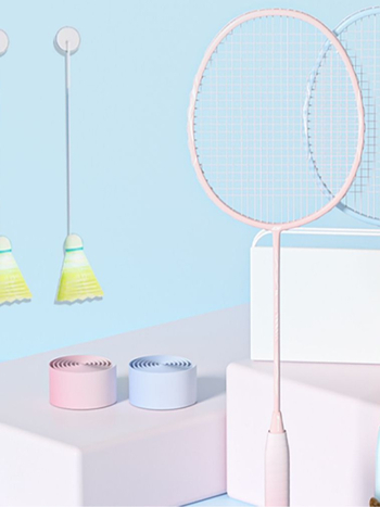 Badmintono raketė – anglies pluošto korpusas, svoris 75–79 g, tiesus kotas, rankenos storis G-4, vidutinė kietumas, logotipo spauda įmanoma