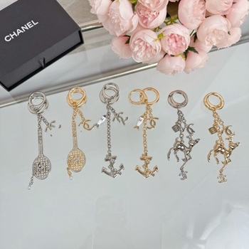 Võtmehoidja: badmintonirakett teemantidega, metallist, modernne minimalistlik stiil; kingitus sobib; eraldi pakendatud.